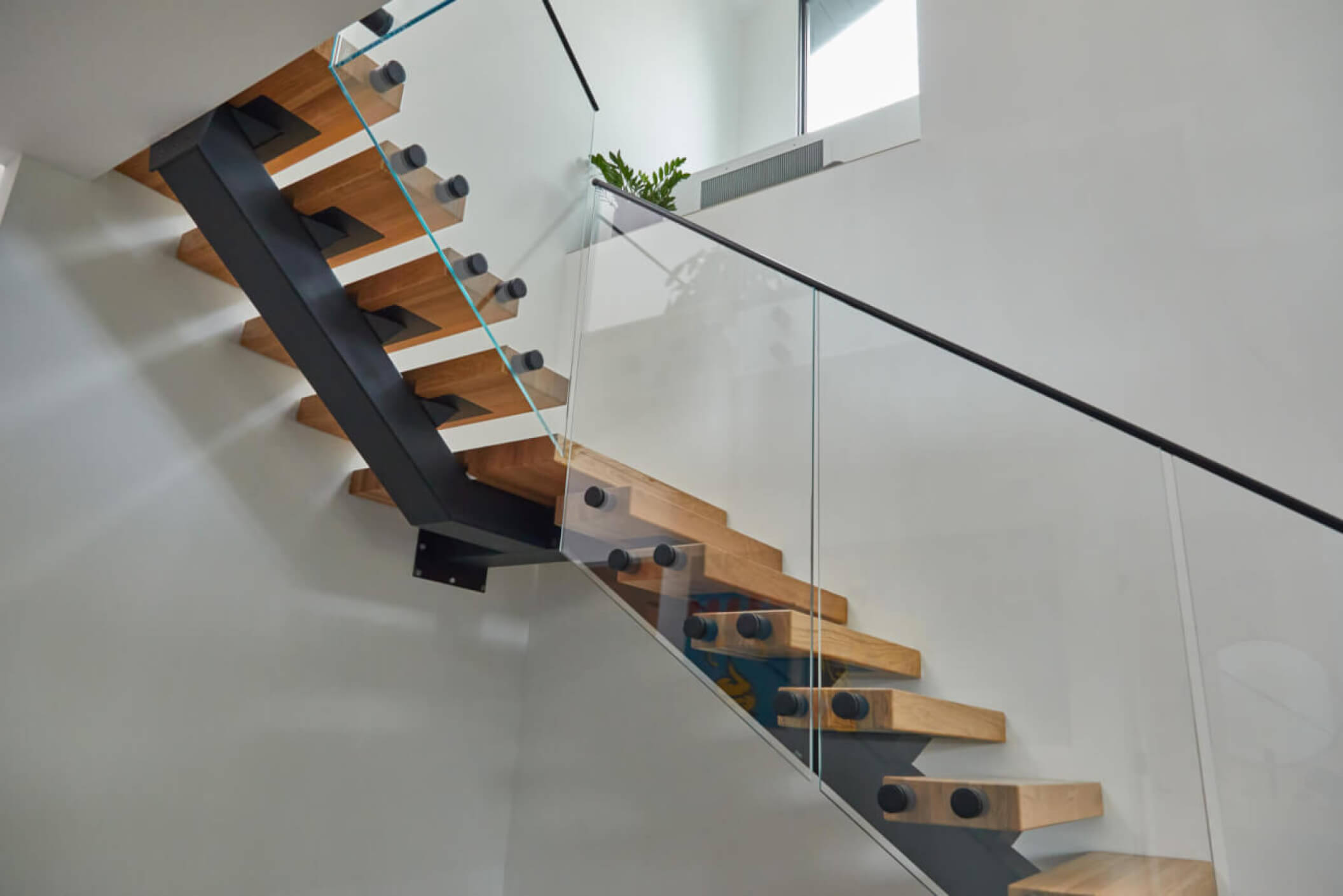 FLIGHT_WhiteOak_GlassPins_Black_PaloAltoCA_3-2021_00003 (1)