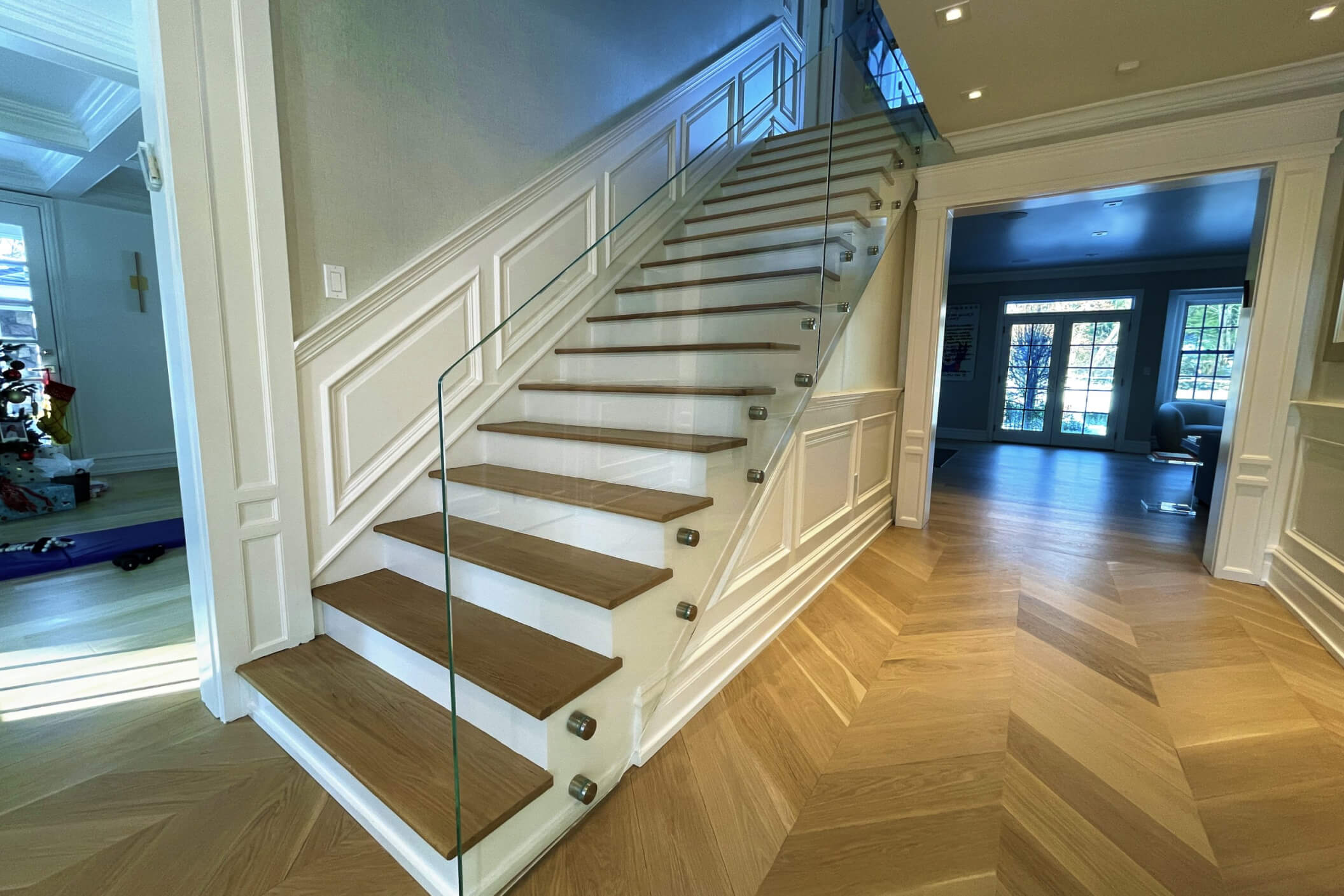 US-Glass-Fence-01000-scaled (1)